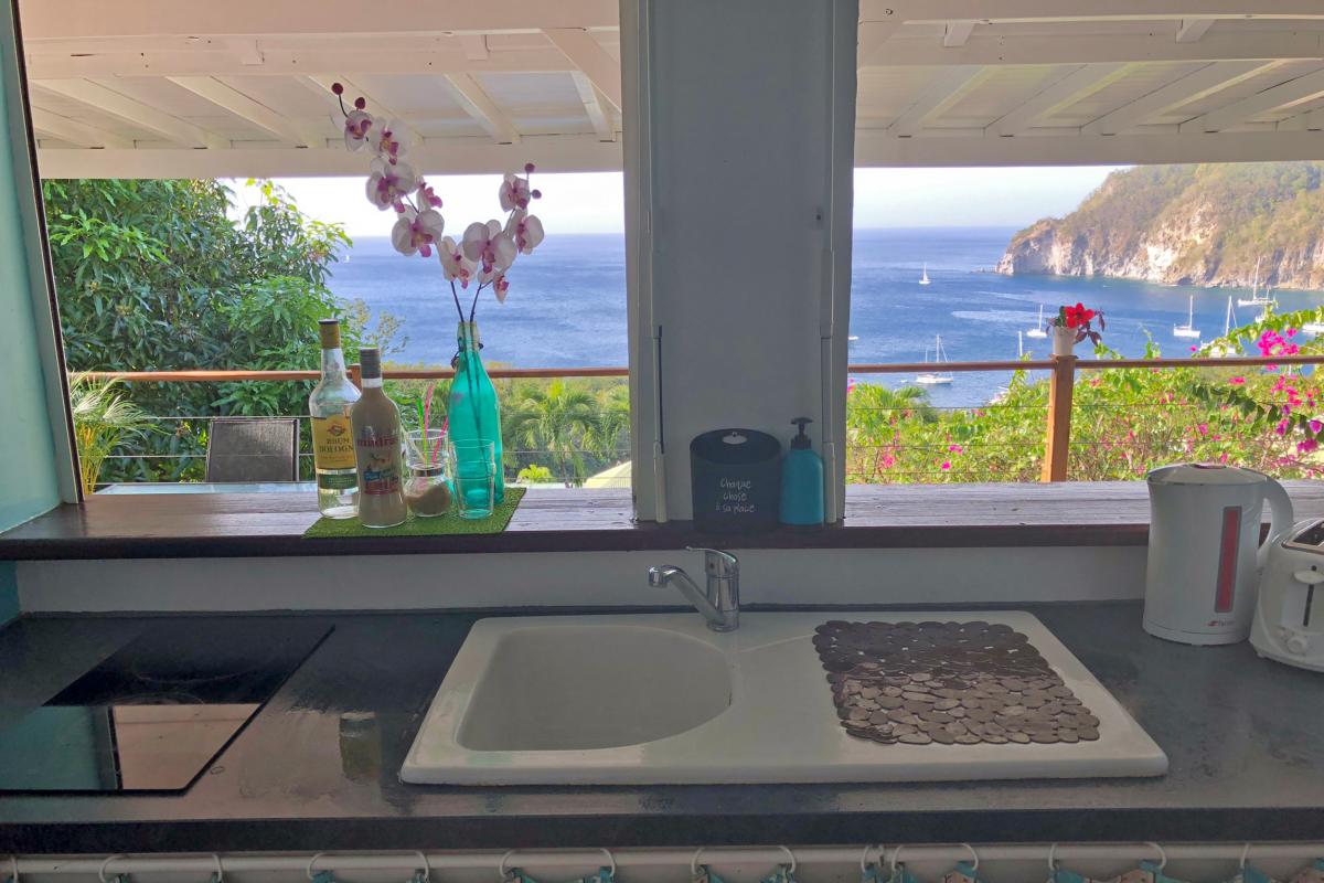 9.Location villa vue mer Deshaies Guadeloupe_ cuisine.